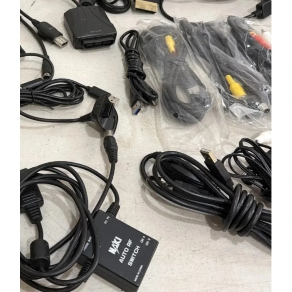 Huge Mixed Lot Of PS1 PS2 PS3 PS4 Wii Nintendo TV Wired Chargers Docking & More!